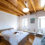 Costas Vlachos Apartament Mármaron